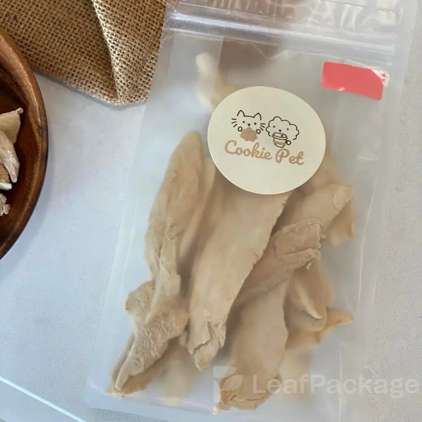 Personalized freeze-dried pet snack bag made from sustainable kraft paper, ideal for small-batch packaging of dog and cat treats.