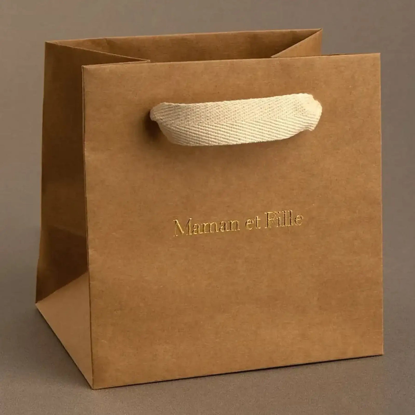 Custom kraft paper shopping bags for restaurant takeout and pickup orders