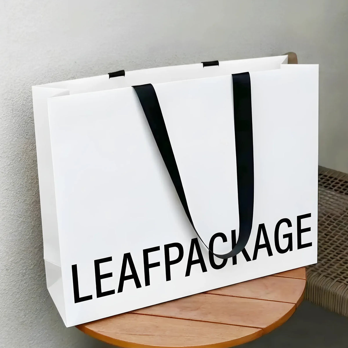 Luxury paper shopping bag for hotel welcome gift packaging