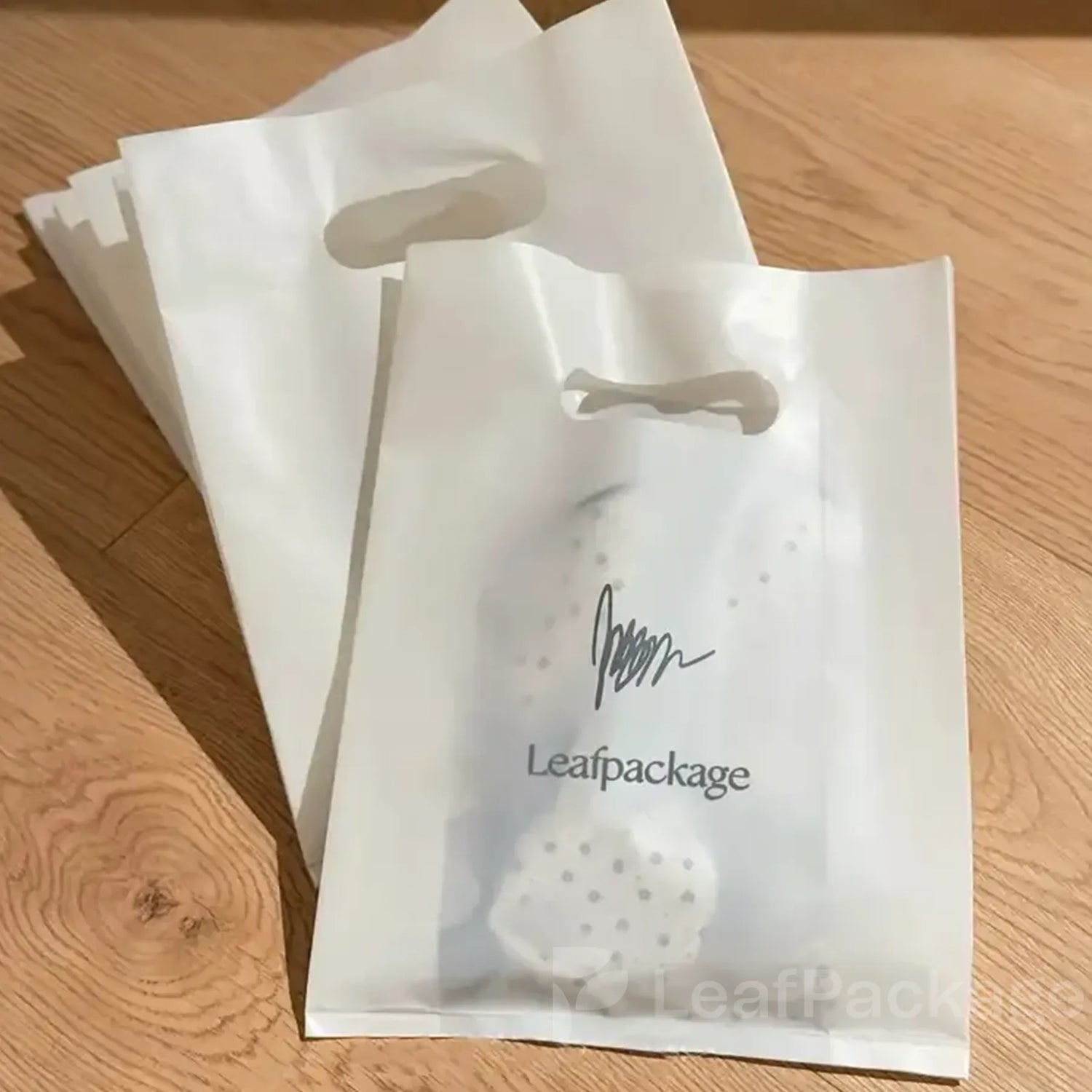 Custom Plastic Shopping Bags & Totes