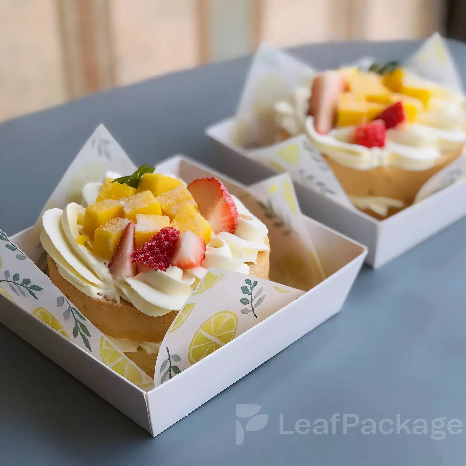 Bakery box with clear lid for premium cookie presentation
