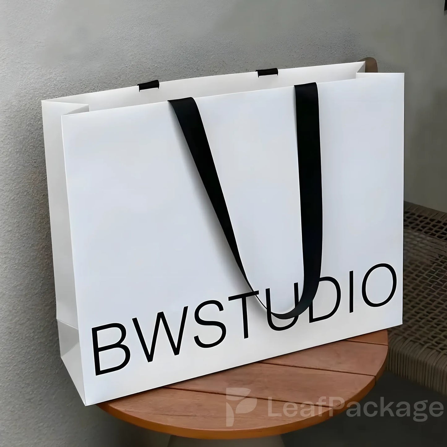 Custom Luxury Paper Shopping Bags with Handles