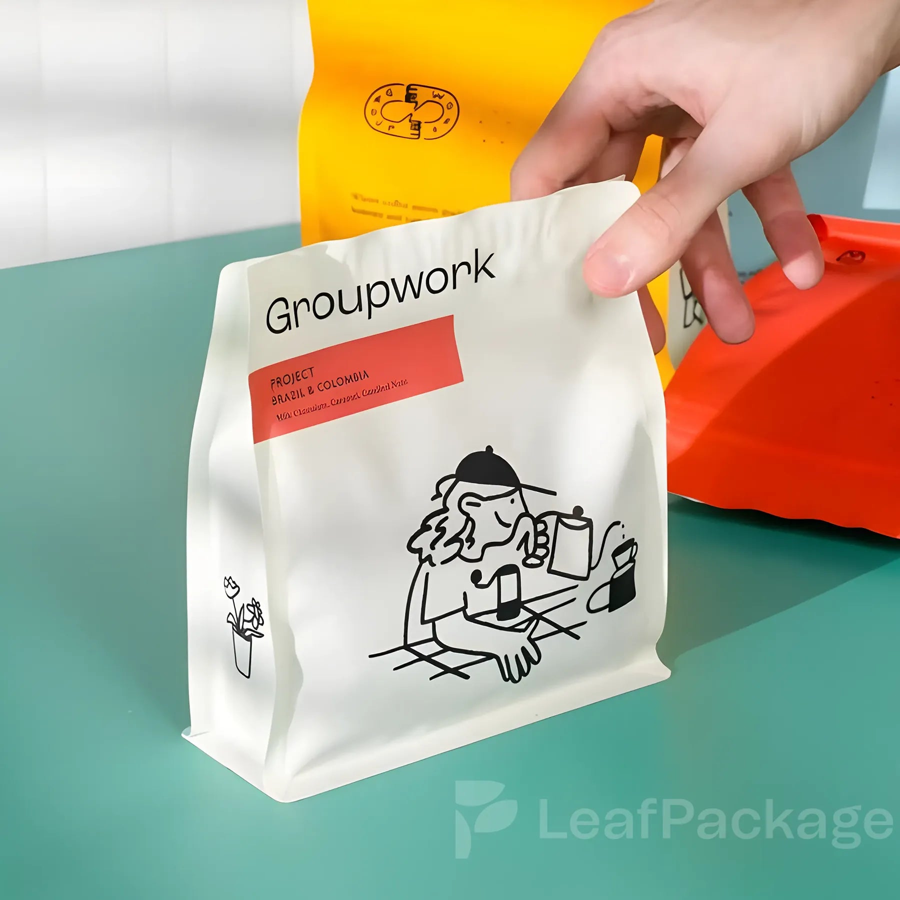 Eco-friendly flat bottom coffee bags featuring resealable zipper closure, supporting custom sizes and small batch orders for specialty coffee brands.