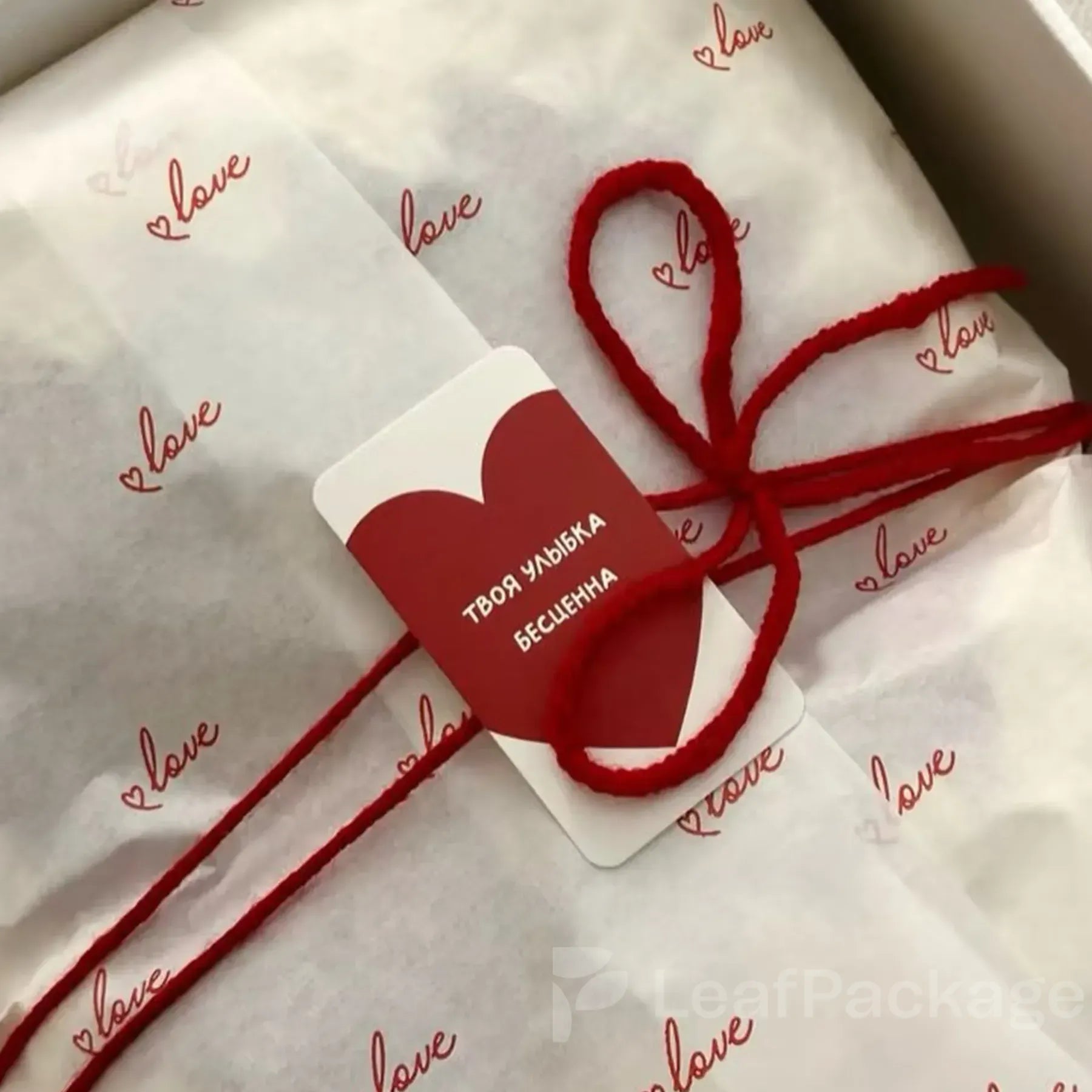 Durable and smooth snow pear tissue paper, ideal for wrapping baked goods, gifts, or retail products, available in custom sizes and designs.