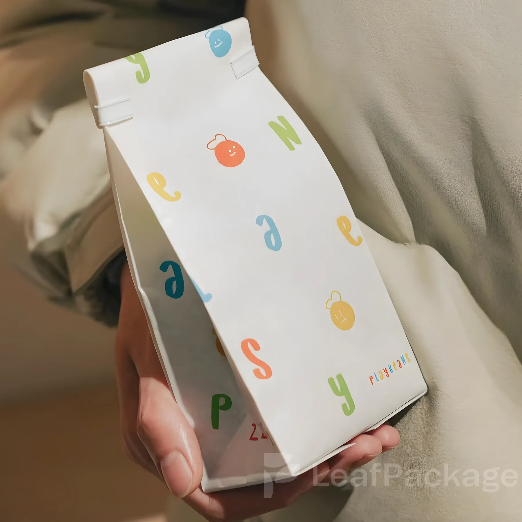 LeafPackage kraft coffee pouches designed with strong barrier layers to preserve coffee aroma and freshness during storage and shipping.