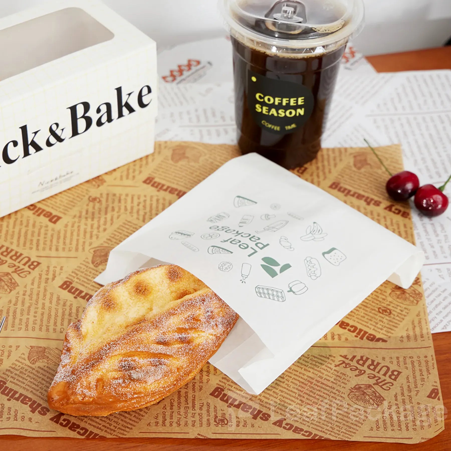 Durable grease resistant paper bags for bread and pastries, customizable with logo printing, designed for sustainable bakery packaging.