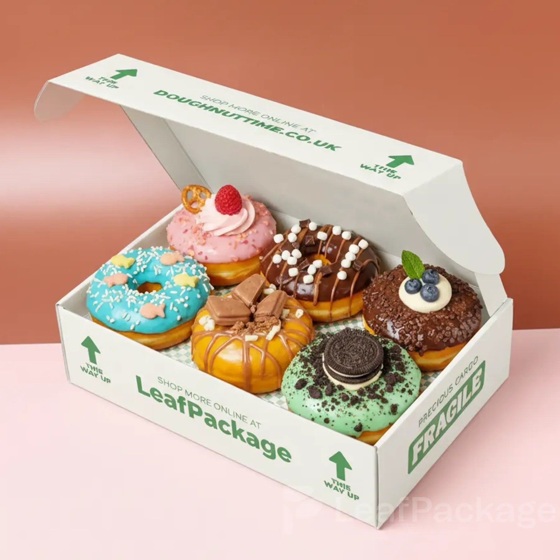 LeafPackage offers recyclable and biodegradable personalized cake packaging in small quantities for independent bakeries and cafés.