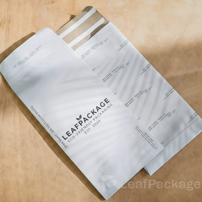 Custom logo kraft envelopes made from eco-friendly paper, perfect for branding and e-commerce packaging.